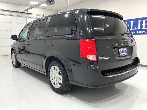 Used 2018 Dodge Grand Caravan SE image 16