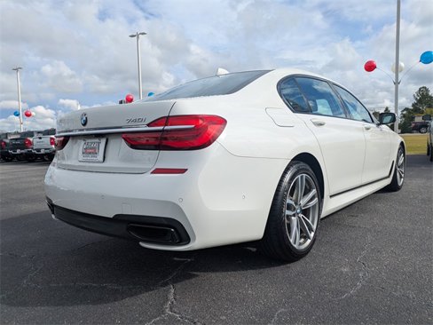 Used 2017 BMW 740i image 3