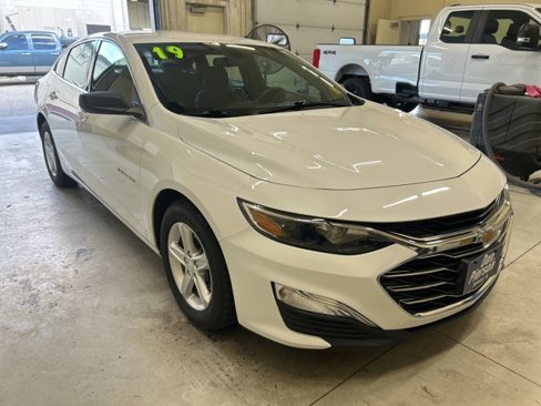 Used 2019 Chevrolet Malibu LS image 3