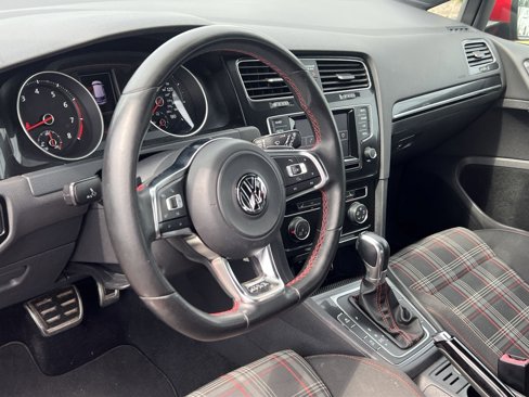 Used 2015 Volkswagen GTI SE image 17