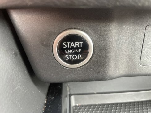 Used 2022 Nissan Rogue SV image 38