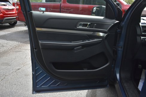 Used 2018 Ford Explorer XLT w/ Equipment Group 202A image 12