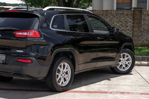 Used 2017 Jeep Cherokee Latitude w/ Comfort/Convenience Group image 17