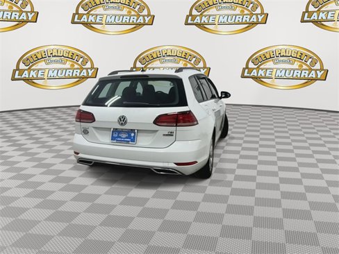 Used 2018 Volkswagen Golf S image 3