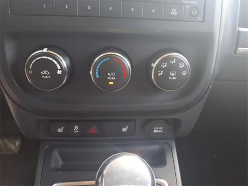 Certified 2015 Jeep Patriot Latitude image 18