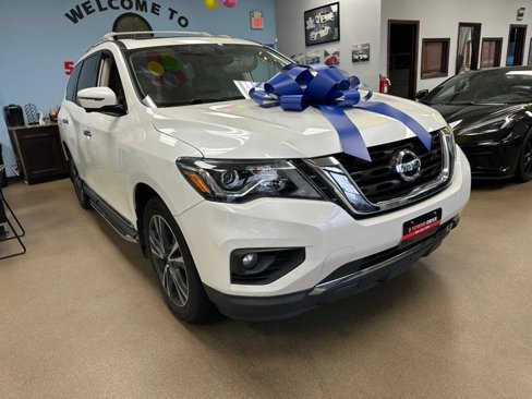 Used 2018 Nissan Pathfinder Platinum image 2