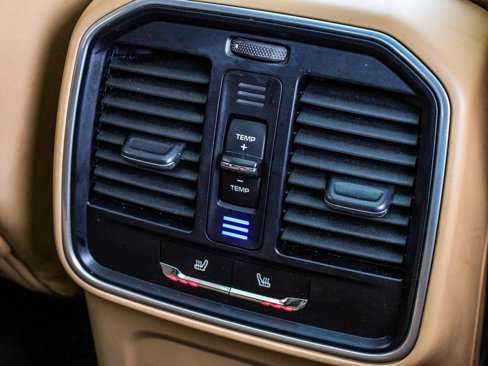 Used 2018 Porsche Macan image 38