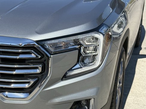 Used 2024 GMC Terrain SLT image 11