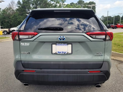 Used 2022 Toyota RAV4 XLE Premium image 10