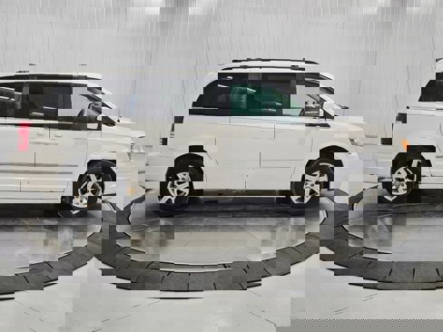 Used 2010 Chrysler Town & Country Touring image 34