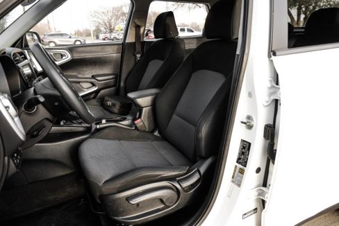 Used 2022 Kia Soul LX w/ Technology Package image 4
