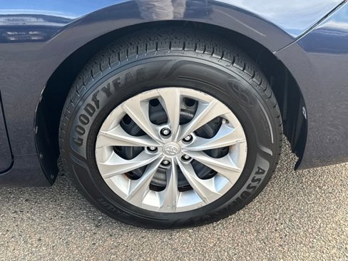 Used 2016 Toyota Camry LE image 38