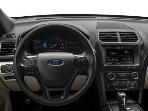 Used 2017 Ford Explorer XLT w/ Equipment Group 202A image 11