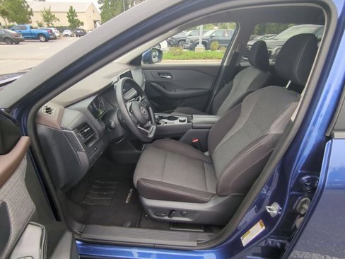 Used 2023 Nissan Rogue SV image 18