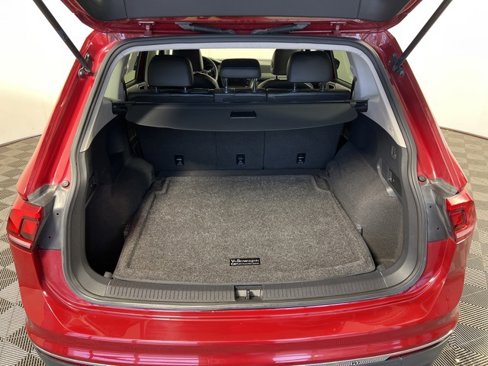 Used 2020 Volkswagen Tiguan SE R-Line image 8