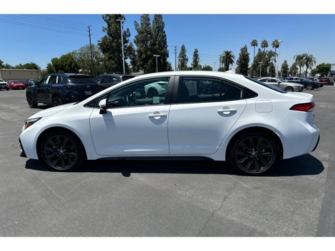 Used 2025 Toyota Corolla SE image 2