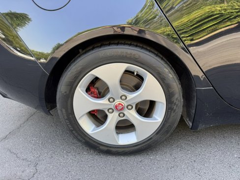 Used 2018 Jaguar XE image 32