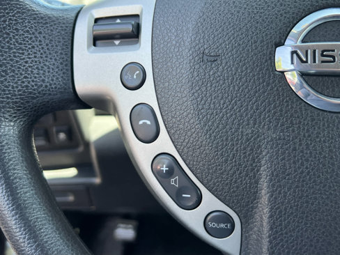 Used 2013 Nissan Rogue SV image 31