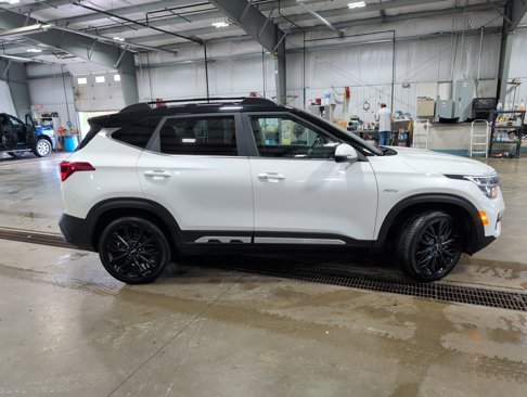 Used 2022 Kia Seltos Nightfall Edition image 2