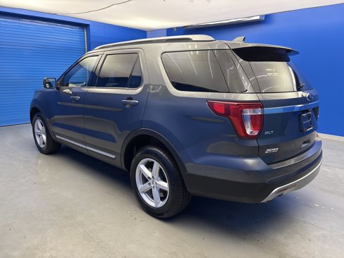 Used 2017 Ford Explorer XLT w/ Equipment Group 202A image 5