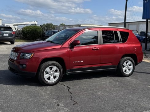 Used 2017 Jeep Compass Latitude image 4