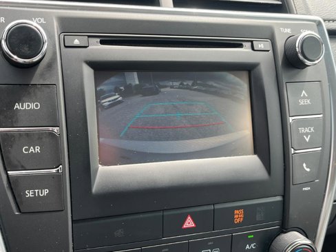 Used 2016 Toyota Camry SE image 11