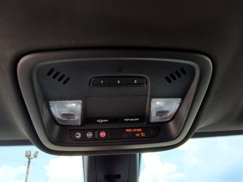 Used 2022 Chevrolet Traverse LT image 21