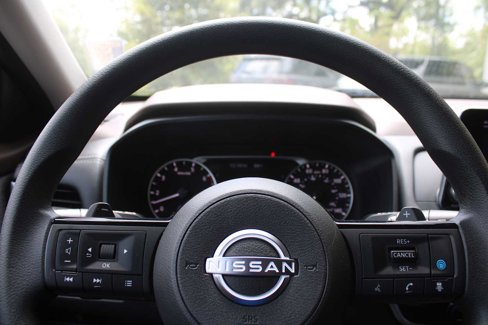 Used 2023 Nissan Rogue SV image 28