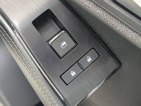 Used 2023 Nissan Rogue SV image 37