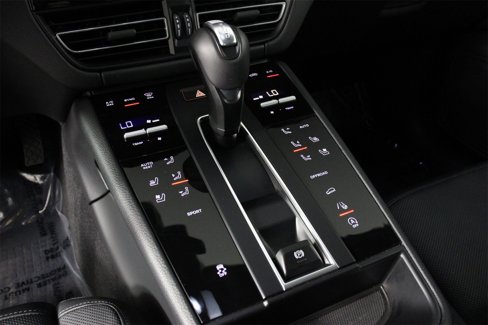 Certified 2025 Porsche Macan image 18