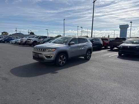 Used 2017 Jeep Compass Latitude w/ Popular Equipment Group image 1