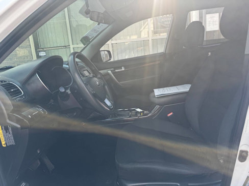 Used 2015 Kia Sorento LX image 11