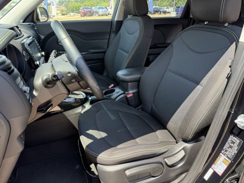 Used 2016 Kia Soul + image 13