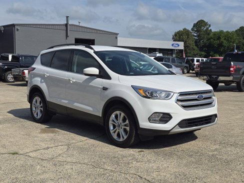 Used 2019 Ford Escape SEL image 2