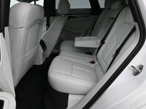 Used 2025 Porsche Macan image 18