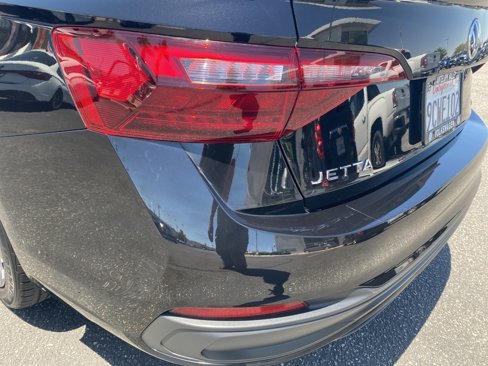 Certified 2022 Volkswagen Jetta SE image 11