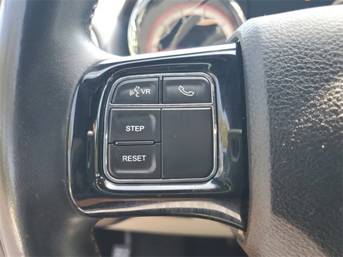 Used 2019 Dodge Grand Caravan SXT image 31