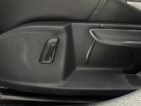 Used 2019 Volkswagen Golf SE image 25