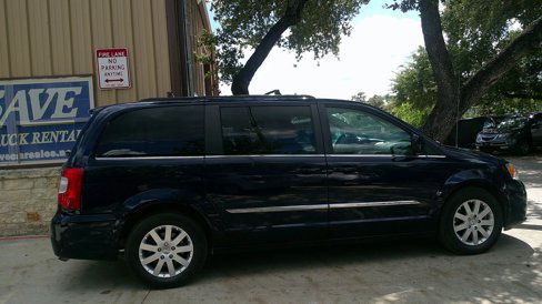 Used 2015 Chrysler Town & Country Touring image 4
