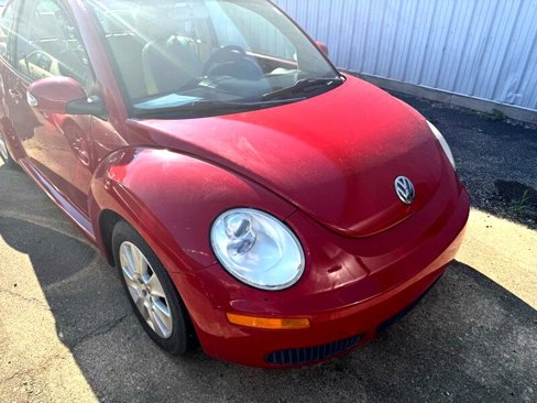Used 2008 Volkswagen Beetle S image 2