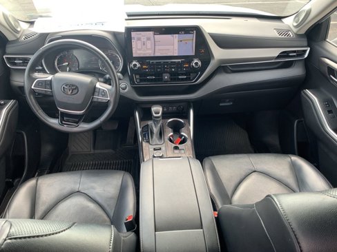 Used 2022 Toyota Highlander Limited image 16