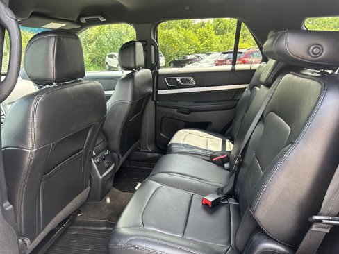 Used 2016 Ford Explorer XLT w/ Equipment Group 202A image 16