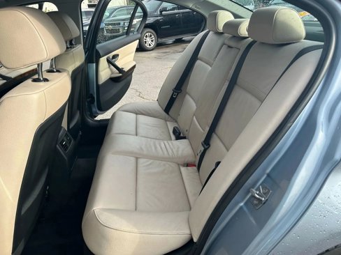Used 2011 BMW 328i xDrive Sedan image 16
