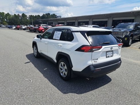 Used 2021 Toyota RAV4 LE image 4