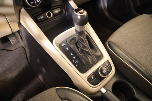 Used 2022 Hyundai Venue Limited image 9