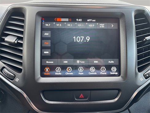 Used 2019 Jeep Cherokee Trailhawk w/ Cold Weather Group image 12