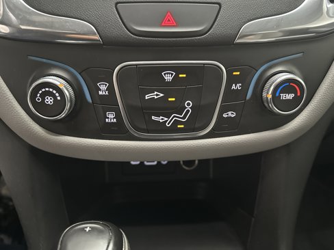 Used 2020 Chevrolet Equinox LS image 31