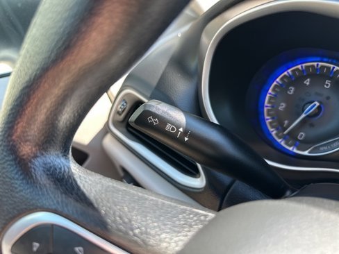 Used 2021 Chrysler Voyager Lxi image 27