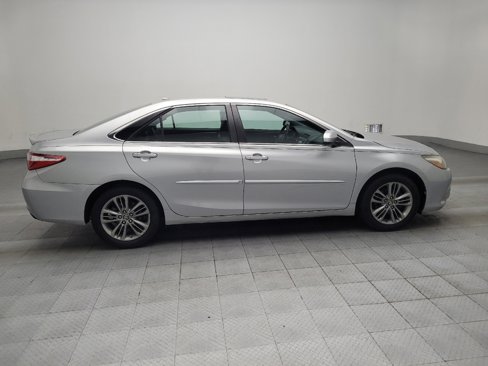 Used 2017 Toyota Camry SE image 10