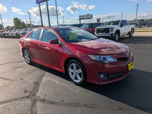 Used 2012 Toyota Camry SE image 2